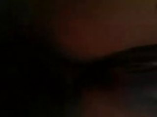 وكان يئن ويلعق مصممًا على منحهما الاهتمام الذي